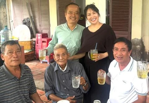Phi Thanh Vân vừa lên chức Phó Viện trưởng: U50 có bồ giàu cưng chiều hết mực - Hình 4