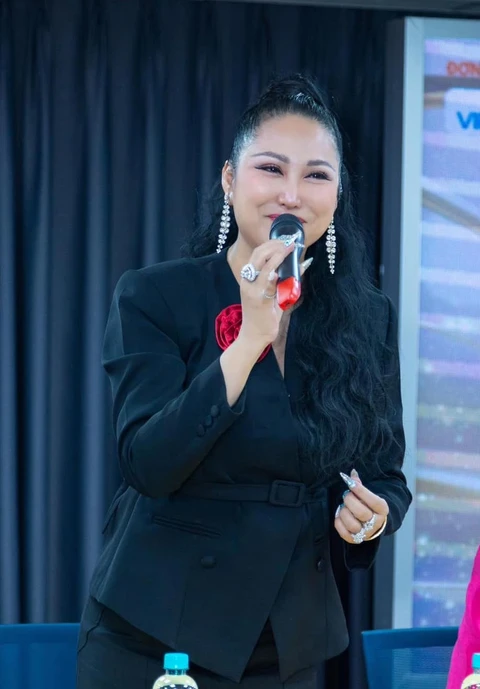 Phi Thanh Vân vừa lên chức Phó Viện trưởng: U50 có bồ giàu cưng chiều hết mực - Hình 6