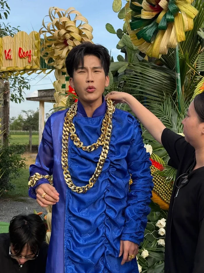 Phương Mỹ Chi: Lộ ảnh Tân Hôn bên trai lạ, CĐM xôn xao đặt nghi vấn - Hình 3