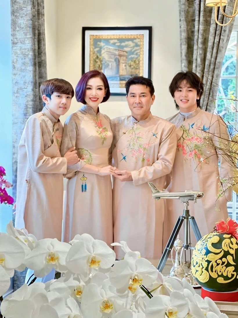 Cô thư ký xinh đẹp ở biệt thự 1000m², mua nhà từ Việt Nam sang Mỹ, sinh 2 con trai cho đại gia - Hình 2