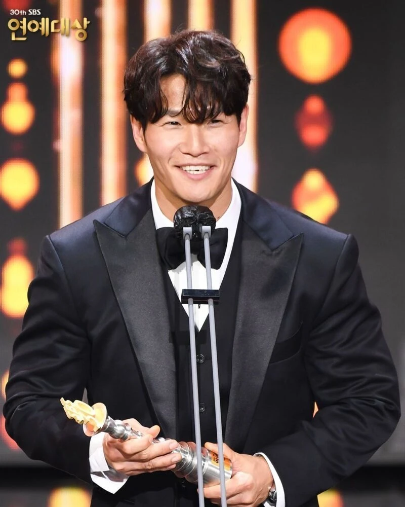 Đám cưới Kim Jong Kook bí ẩn nhất Kpop, cô dâu giấu mặt, khách mời bị cấm cửa - Hình 1