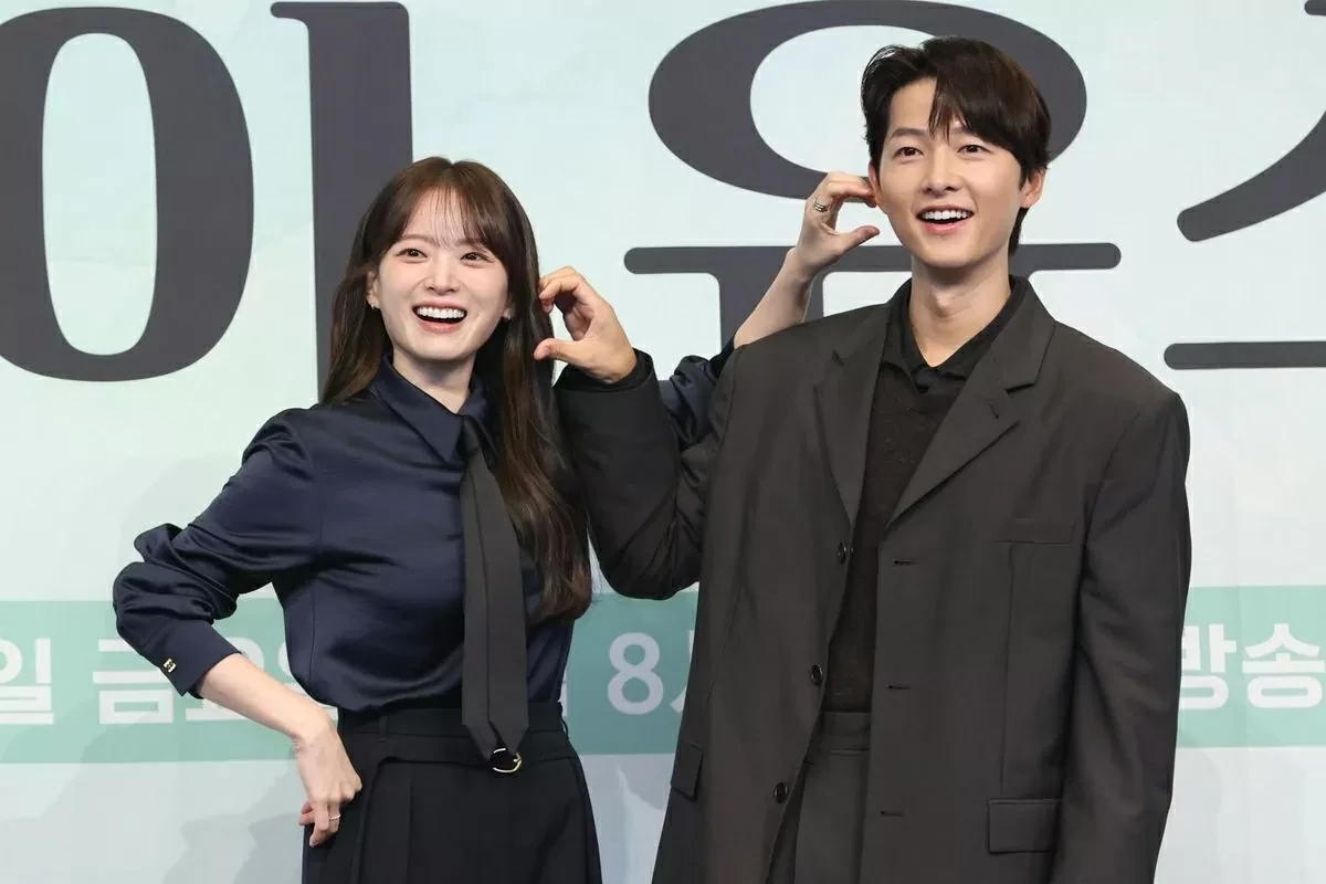 My Youth: Song Joong Ki vừa tái xuất gây sốt, nữ chính bị soi giống hệt vợ cũ? - Hình 2