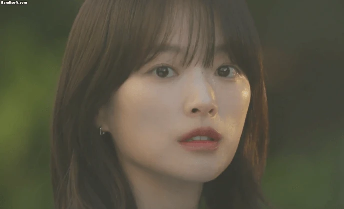Phim của Song Joong Ki vừa chiếu đã nhận mưa lời khen: Nữ chính giống Song Hye Kyo quá trời, không muốn tua giây nào - Hình 2