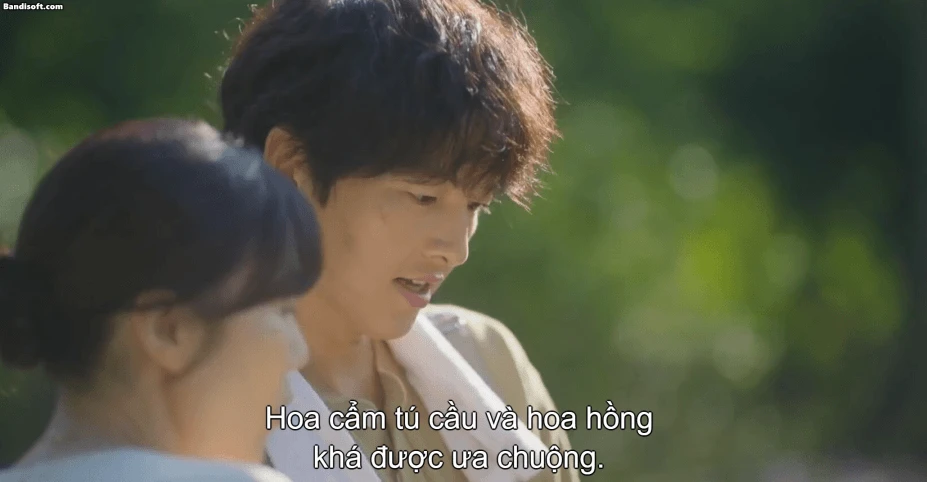 Phim của Song Joong Ki vừa chiếu đã nhận mưa lời khen: Nữ chính giống Song Hye Kyo quá trời, không muốn tua giây nào - Hình 3