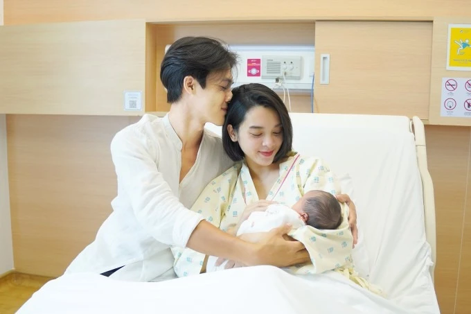 Quỳnh Lương tổ chức tiệc đầy tháng ấm cúng cho con gái, cô bé được mẹ khen ở điểm này - Hình 5