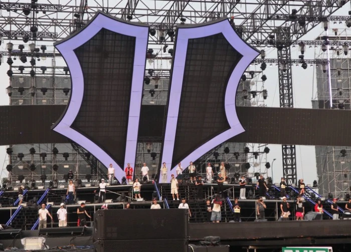 Tổng duyệt concert Chông Gai: Dàn sao lộ mặt mộc, Kay Trần lầy lội hóa bà thím - Hình 1