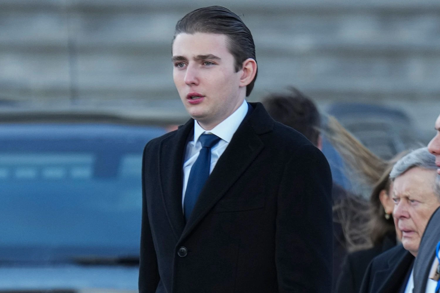 Barron Trump: Con trai Tổng thống Mỹ, cao hơn 2 mét, ảnh lúc nhỏ không nhận ra - Hình 4