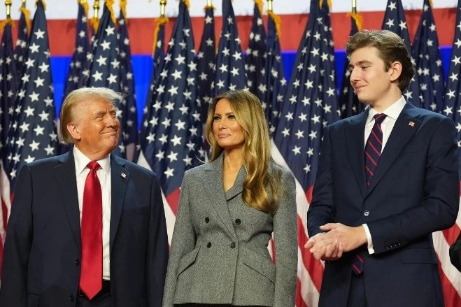 Barron Trump: Con trai Tổng thống Mỹ, cao hơn 2 mét, ảnh lúc nhỏ không nhận ra - Hình 5
