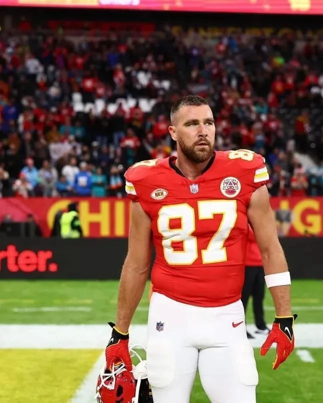 Khi Taylor Swift lấy Travis Kelce: Khối tài sản chung khiến fan ngỡ ngàng - Hình 3