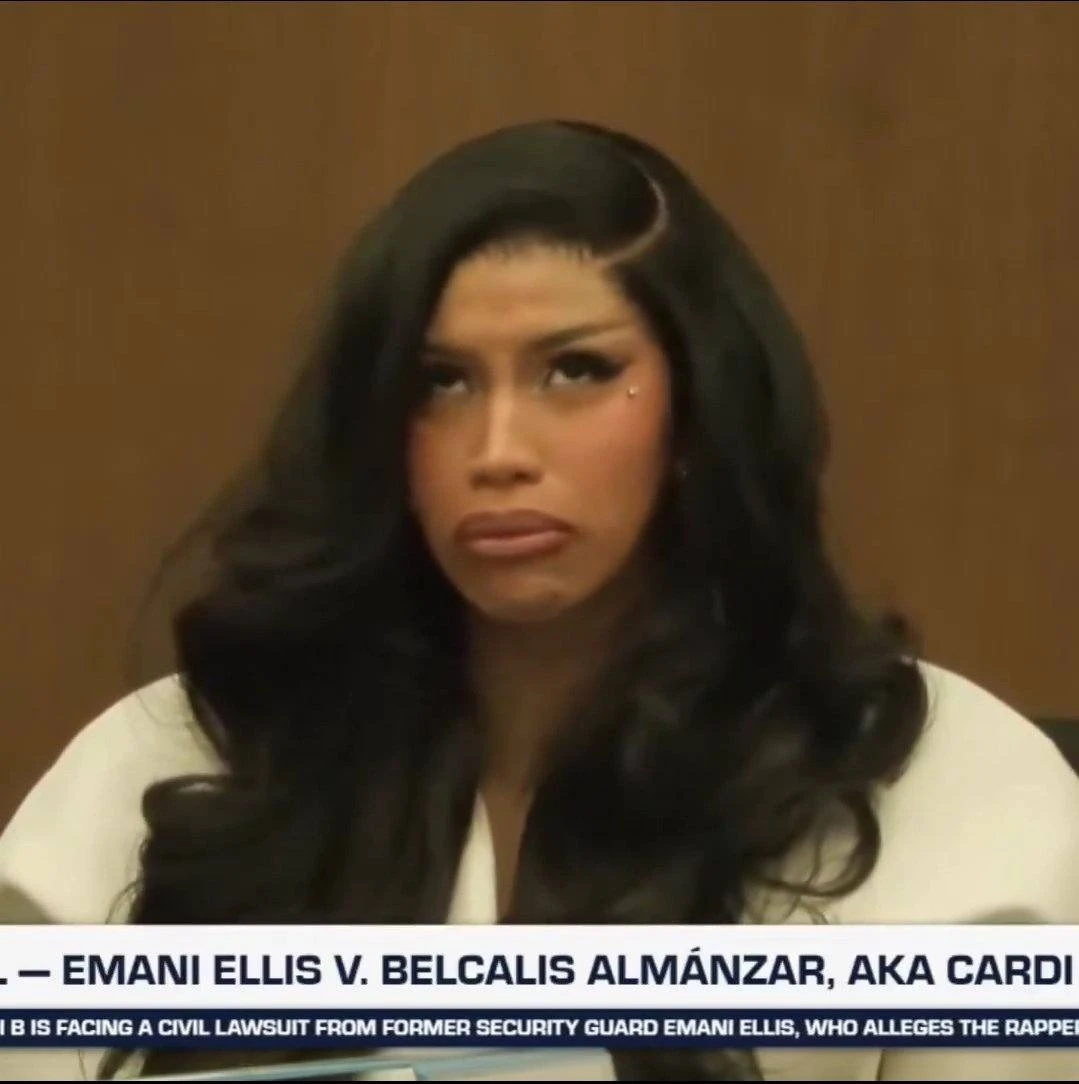 Sao nữ tưng tửng nhất showbiz: Vừa hầu toà chấn động MXH, nay phát hiện ra vỉa hè đốt nhang bán đồ - Hình 4