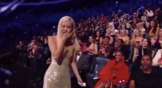 Rosé căng như dây đàn ở khoảnh khắc làm nên lịch sử Kpop, cố tình đi trễ VMAs vì biết sẽ thắng giải? - Hình 4