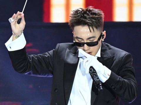Sơn Tùng rap diss cực căng, nhắn nhủ đàn em: Flop thì ghi tên anh vào? - Hình 1