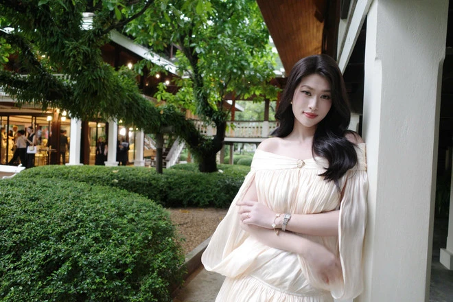 Hoa hậu Thiên Ân tỏa sáng thảm đỏ Thái Lan, lấn át đương kim Miss World 2025 - Hình 2