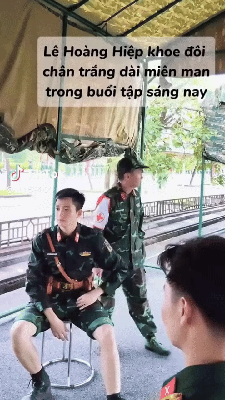 Lê Hoàng Hiệp để lộ da tay chân trắng phát sáng, fan nữ chất vấn xin bí kíp - Hình 7