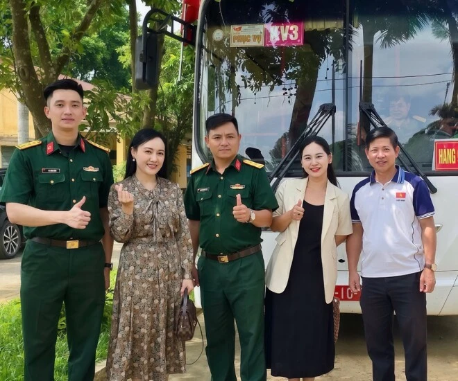 Lê Hoàng Hiệp sánh đôi cạnh gái xinh, làm 1 hành động tinh tế khiến fan gục ngã - Hình 1