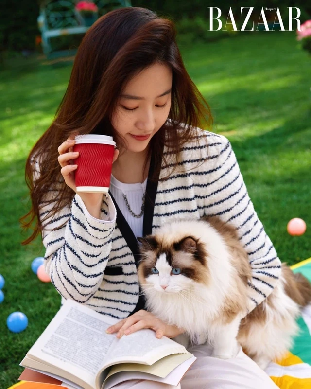 Mỹ nhân bị thời gian chối bỏ, giàu khủng nhưng sống độc thân trong biệt thự cao cấp 16.700m², tìm khắp Trung Quốc cũng hiếm thấy ai như vậy - Hình 7