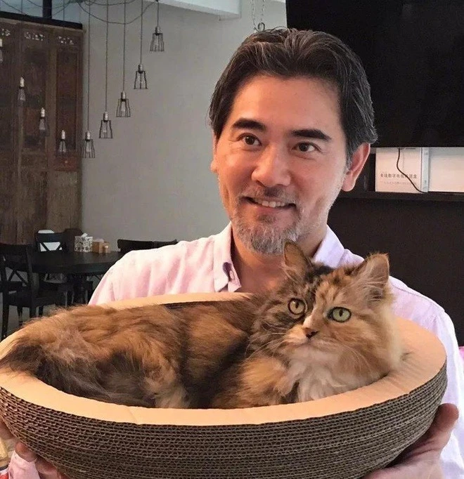 Showbiz có 1 mỹ nam được 2 nữ thần sắc đẹp yêu say đắm cũng chẳng màng, bỏ về quê nuôi vịt chăn ngan - Hình 11