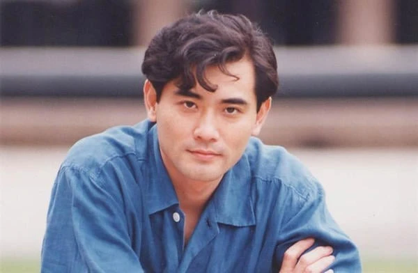 Showbiz có 1 mỹ nam được 2 nữ thần sắc đẹp yêu say đắm cũng chẳng màng, bỏ về quê nuôi vịt chăn ngan - Hình 1