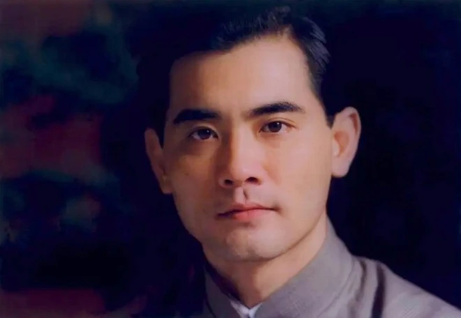 Showbiz có 1 mỹ nam được 2 nữ thần sắc đẹp yêu say đắm cũng chẳng màng, bỏ về quê nuôi vịt chăn ngan - Hình 2