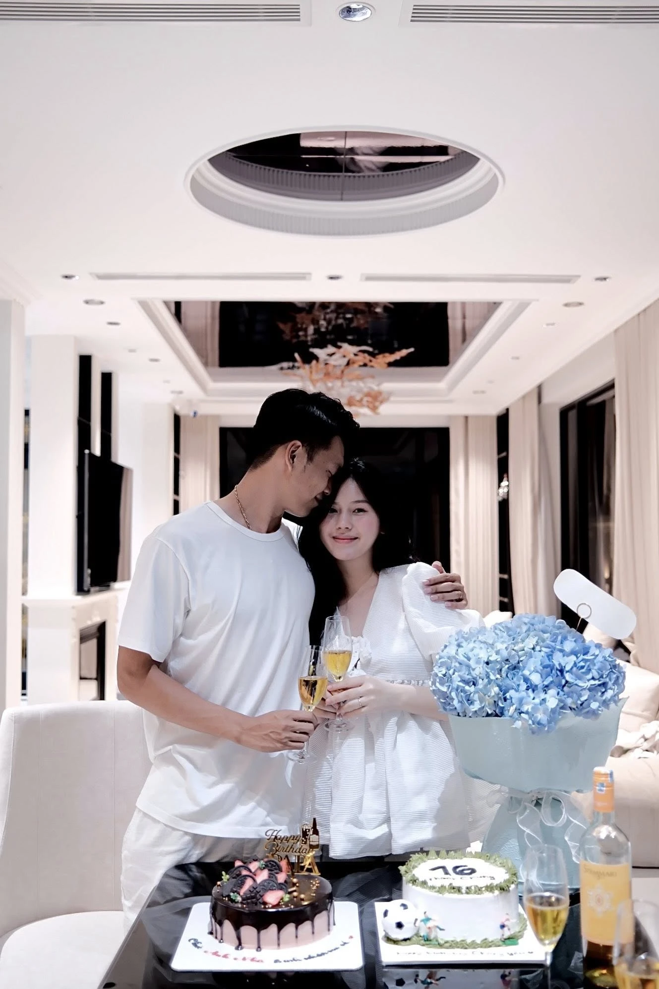 Thành Chung cùng vợ con đón sinh nhật, khung cảnh biệt thự bạc tỷ mới toanh chiếm spotlight - Hình 2