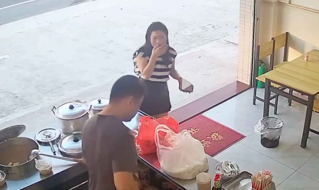 Truyện cổ tích thời hiện đại: Gặp lại mối tình đầu sau 16 năm ở quán mì, cặp đôi đính hôn sau chưa đầy một tuần - Hình 1