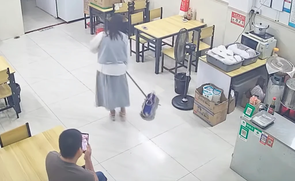 Truyện cổ tích thời hiện đại: Gặp lại mối tình đầu sau 16 năm ở quán mì, cặp đôi đính hôn sau chưa đầy một tuần - Hình 2