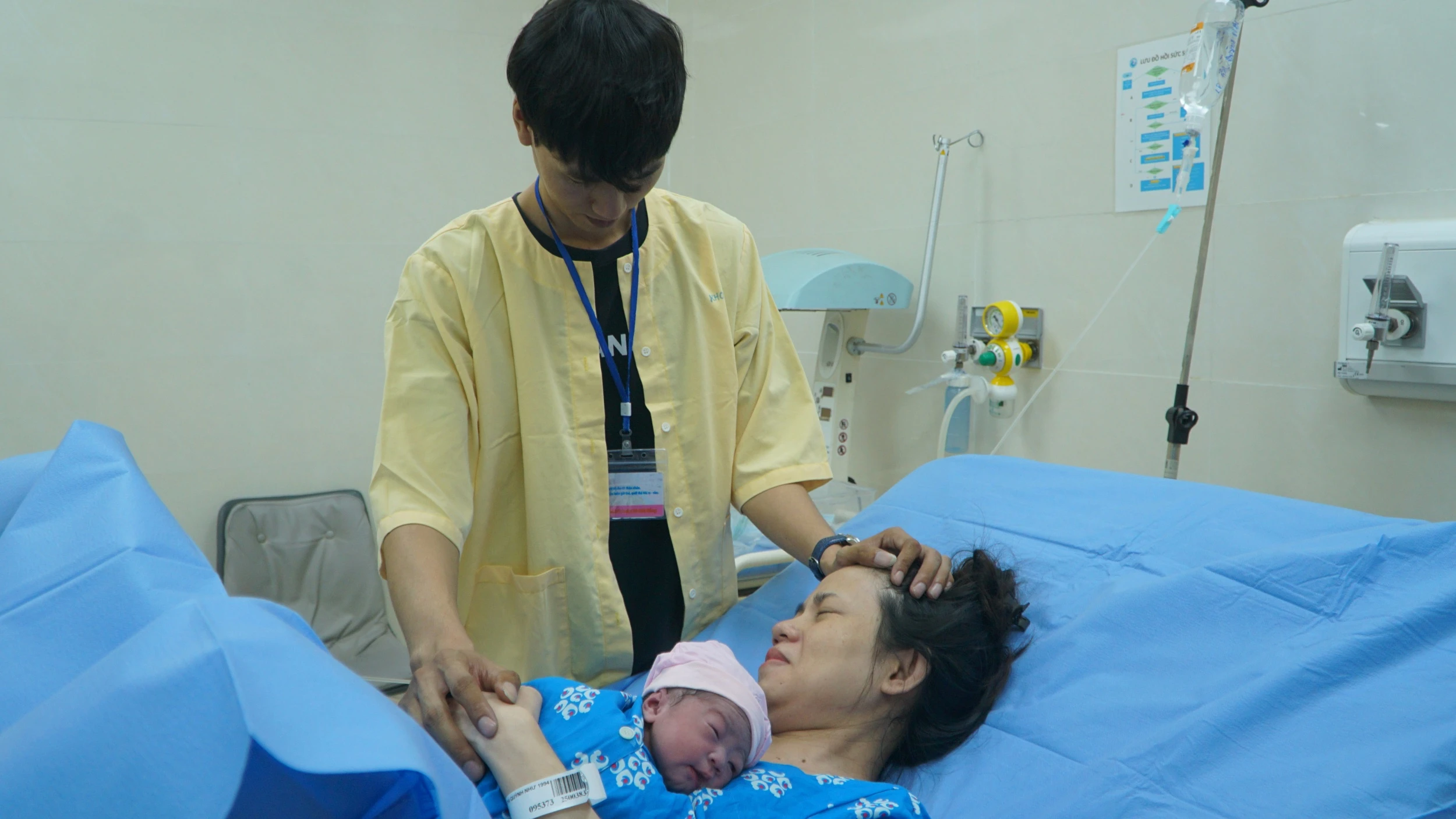 Khoảnh khắc công dân đầu tiên của năm 2026 chào đời - Hình 1