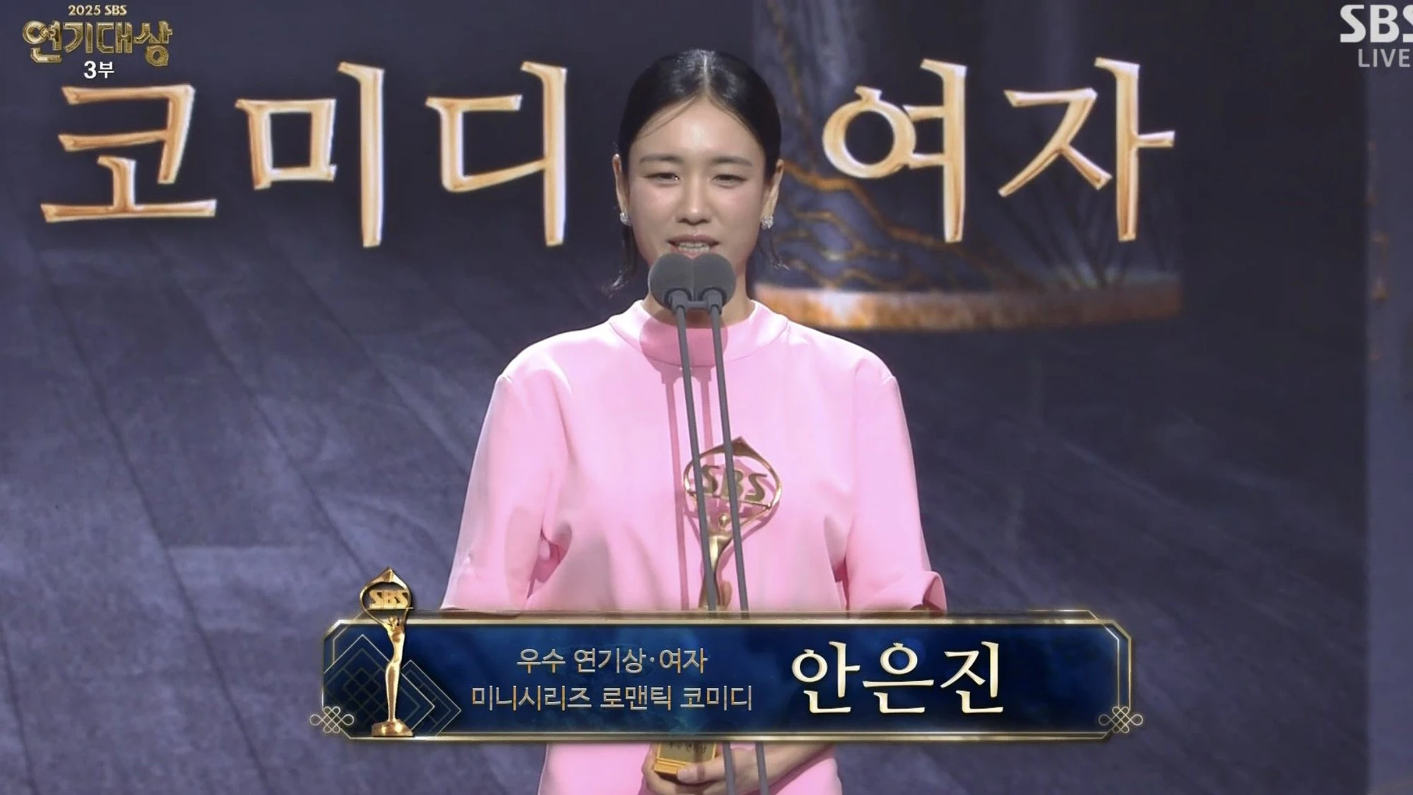 SBS Drama Awards 2025: Taxi Driver 3 thắng giải Phim hay nhất, cặp đôi Dynamite Kiss gây bão MXH - Hình 3