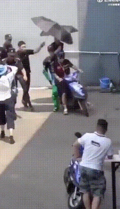 Góc khuất nghề trợ lý nghệ sĩ: Làm việc 24/7, lương đã bèo bọt còn bị cắt xén, nợ nần - Hình 6