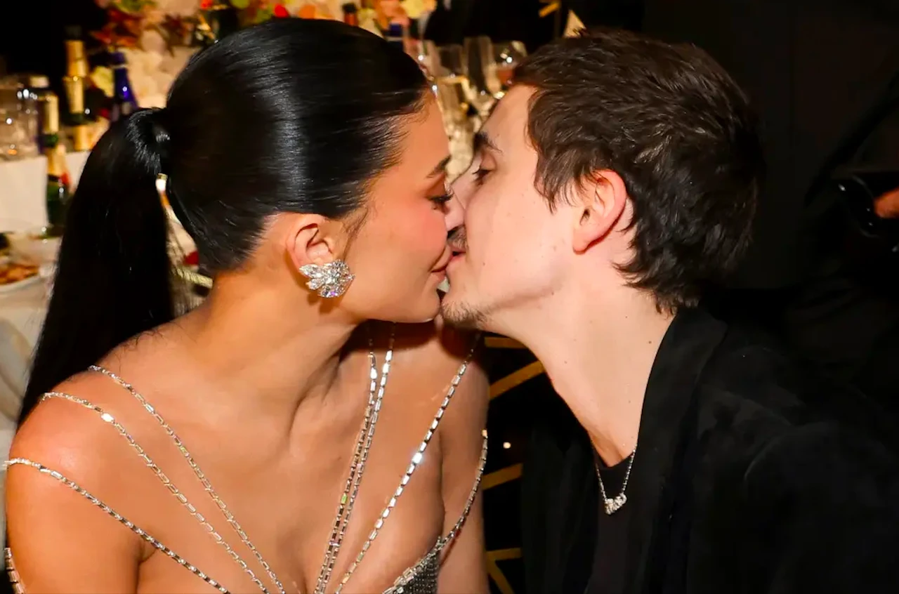 Timoth&eacute;e Chalamet v&agrave; Kylie Jenner trong khoảnh khắc ngọt ng&agrave;o