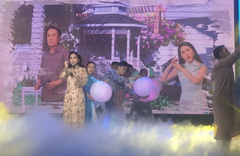 Hồng Phượng chăm chỉ tập luyện, muốn nối gót Vũ Linh, hát hồ quảng liền bị chê - Hình 2