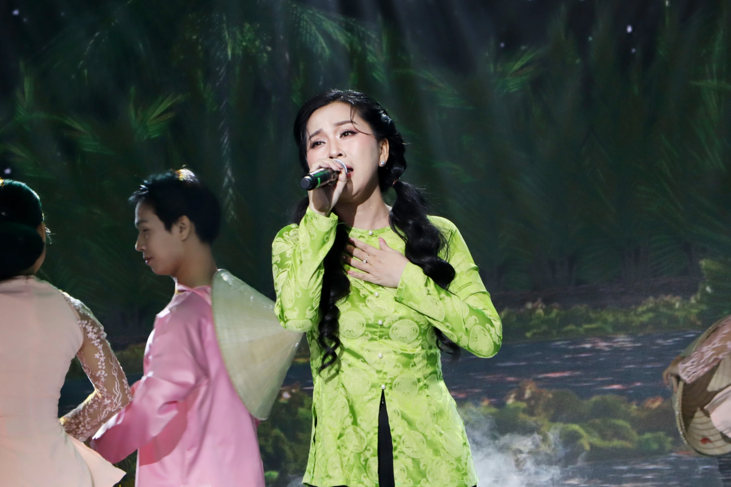 Hồng Phượng chăm chỉ tập luyện, muốn nối gót Vũ Linh, hát hồ quảng liền bị chê - Hình 6