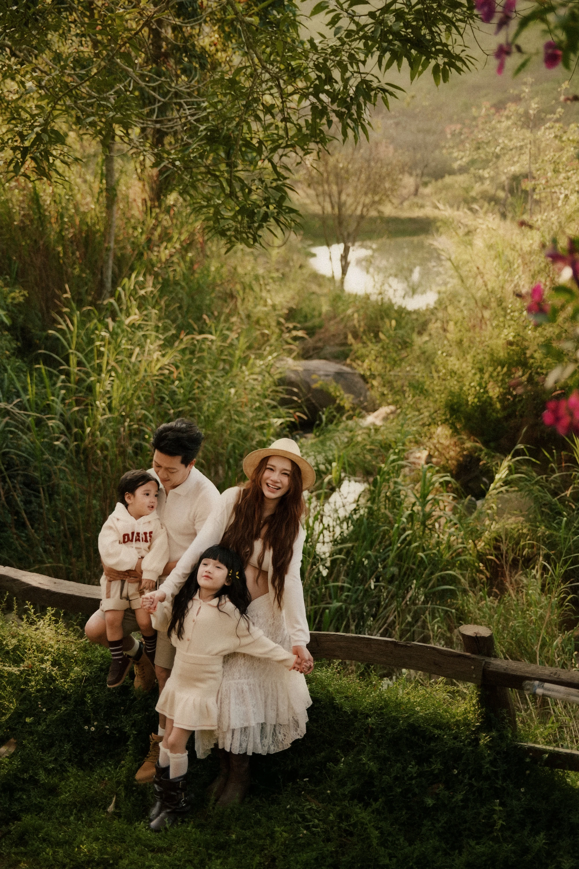 Nh&atilde; Phương trong giai đoạn cuối thai kỳ, nhận lời khen từ netizen