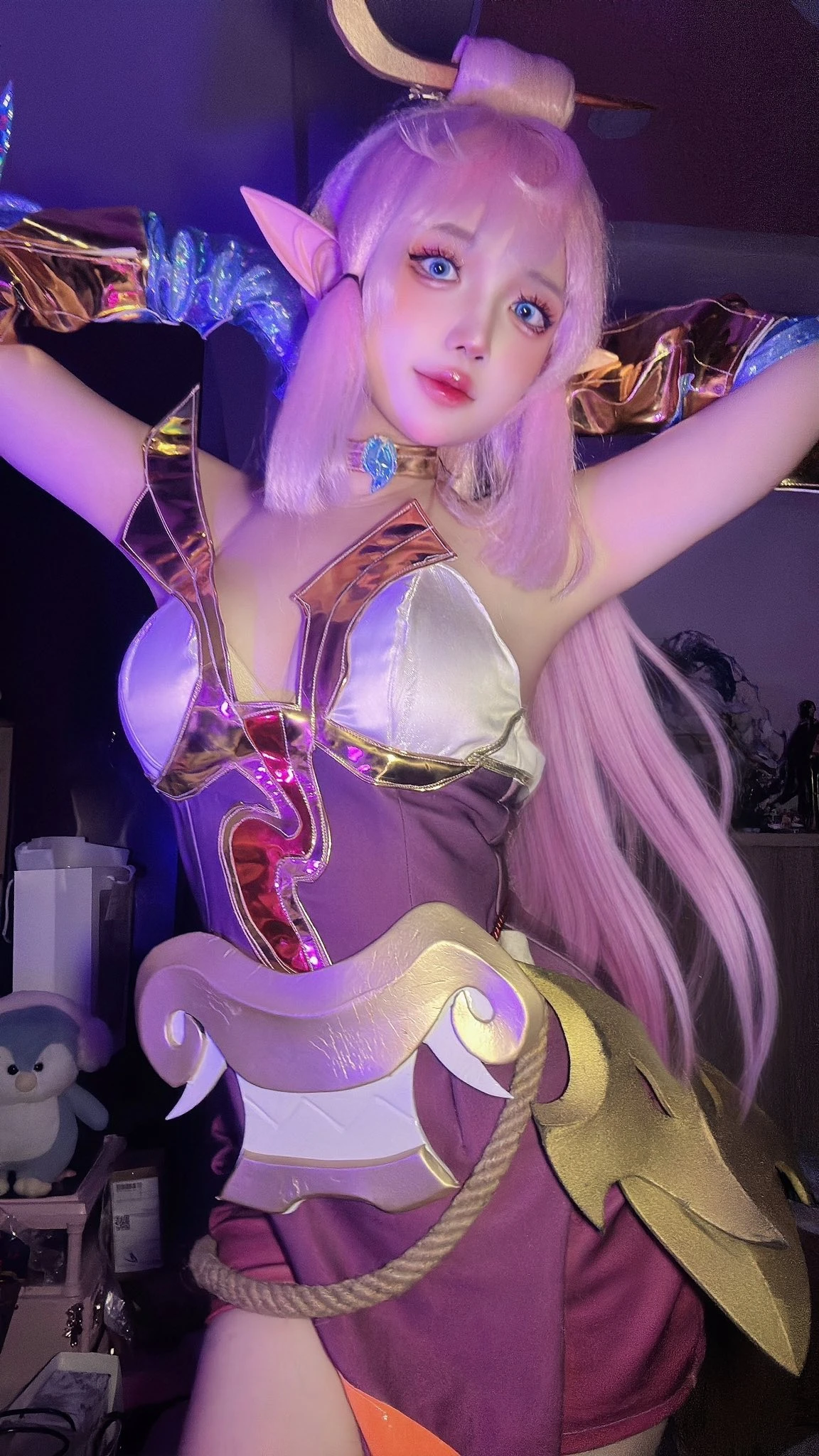 Cosplay nhảy lắc hông xin bùa lợi, hot girl khiến vô số anh em game thủ sẵn sàng nhận thua - Hình 4