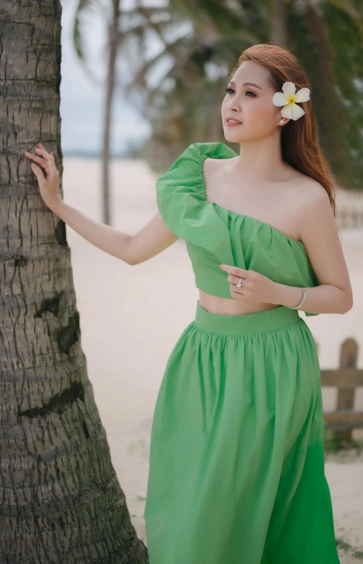 Diễn viên Minh Thư tuổi 50 sống độc thân kín tiếng ở Mỹ - Hình 2