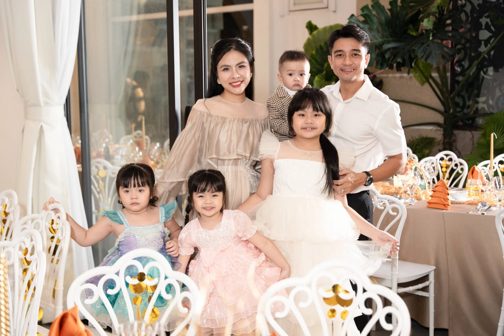 Diễn viên Vân Trang viên mãn với cuộc hôn nhân 10 năm bên chồng doanh nhân - Hình 1