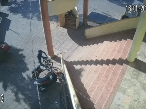 Người phụ nữ nghèo trình báo bị kẻ gian trộm 800 tờ vé số - Hình 1