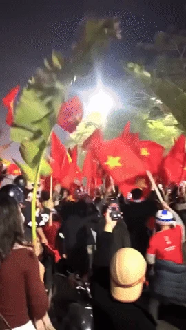 Công ty cho nhân viên nghỉ sớm cổ vũ U23 Việt Nam đấu U23 Trung Quốc, tặng thêm suất thịt kho tàu gây sốt MXH - Hình 3