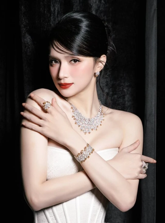 Hương Giang bị fan hỏi khó về Miss Grand, câu trả lời ẩn ý gây xôn xao - Hình 6