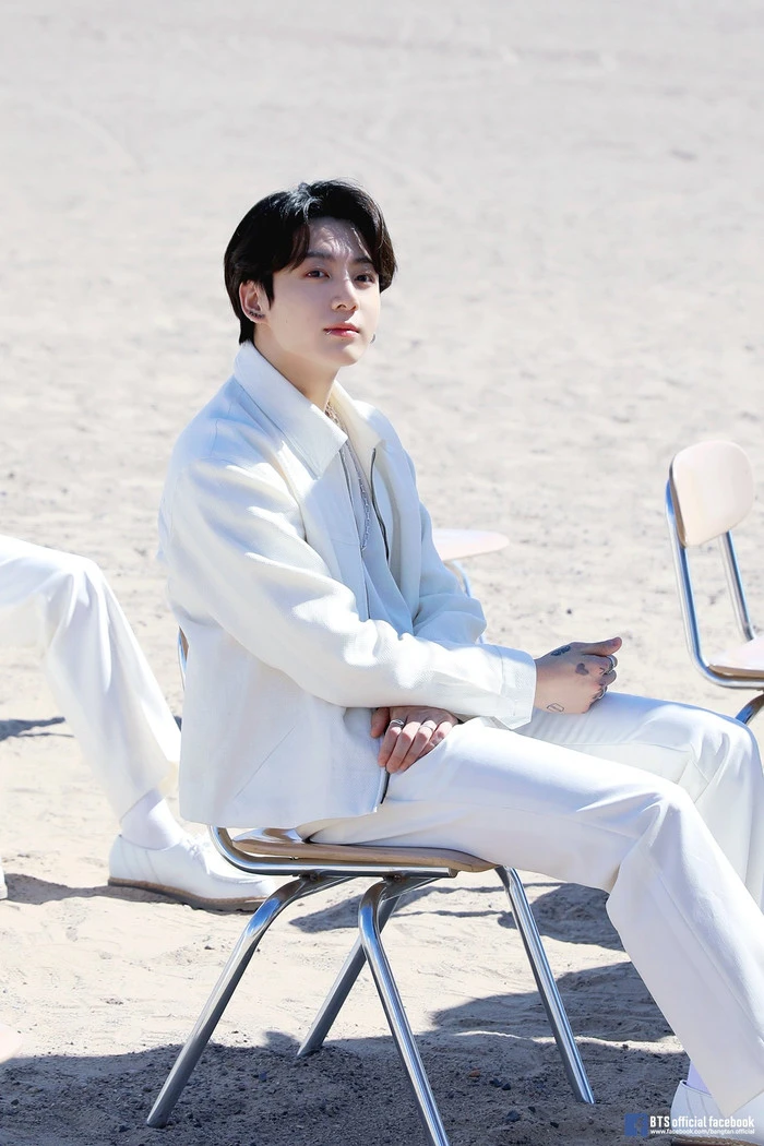 Đĩa vinyl của Jungkook đắt nhất BTS, cộng đồng mạng tranh cãi - Hình 7