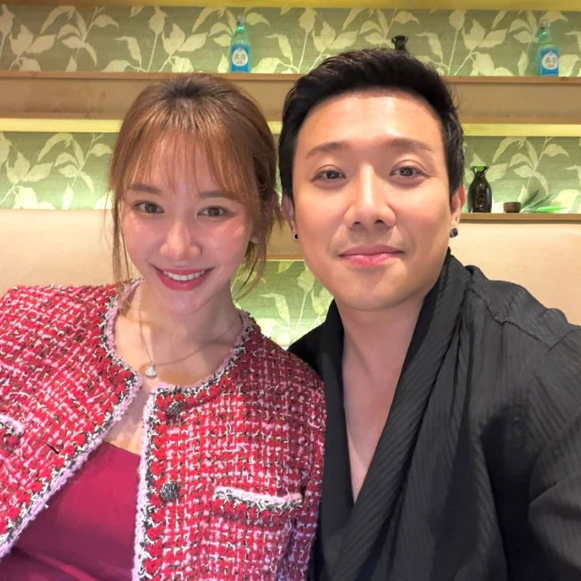 Hari Won không đến chúc mừng phim Trấn Thành, bị soi bỏ về mẹ đẻ, nghi rạn nứt? - Hình 2