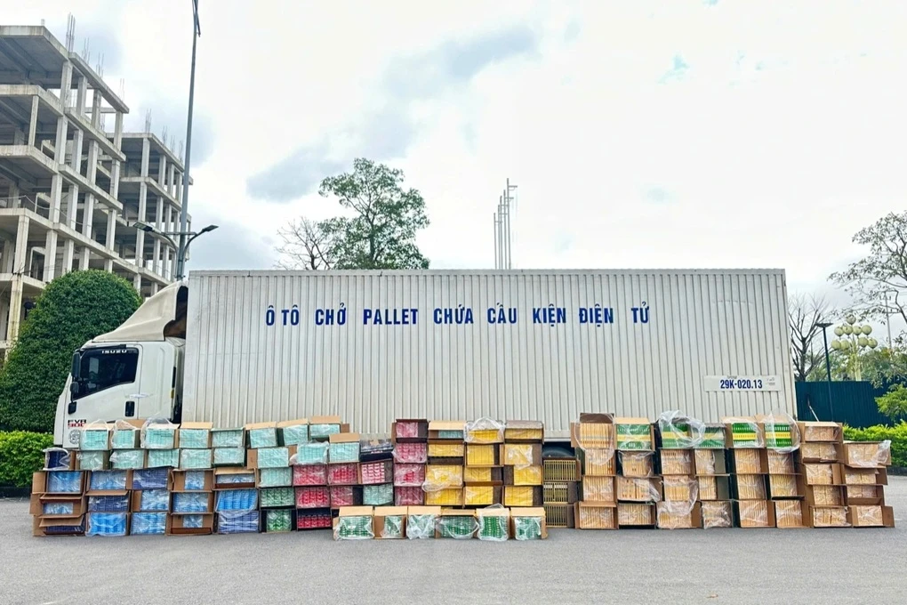 Tài xế ô tô tải bỏ chạy khi gặp cảnh sát, lộ lô hàng lậu hơn 6 tỷ đồng - Hình 1