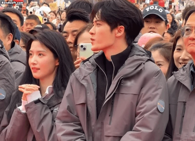 Cặp đôi này yêu nhau là cái đẹp được đặt đúng chỗ: Nhà gái là mỹ nhân trong tranh, nhà trai visual vô thực - Hình 1