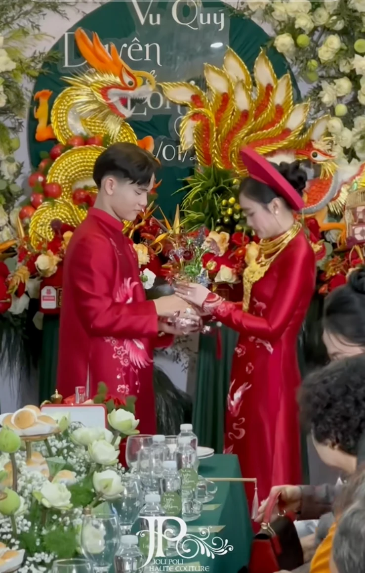 Cô dâu Tây Ninh lấy chồng Campuchia: Hoa cưới 300 triệu, bố chồng cho 1 tỷ tiền váy áo nhưng giá trị nhất là câu chốt hạ - Hình 4