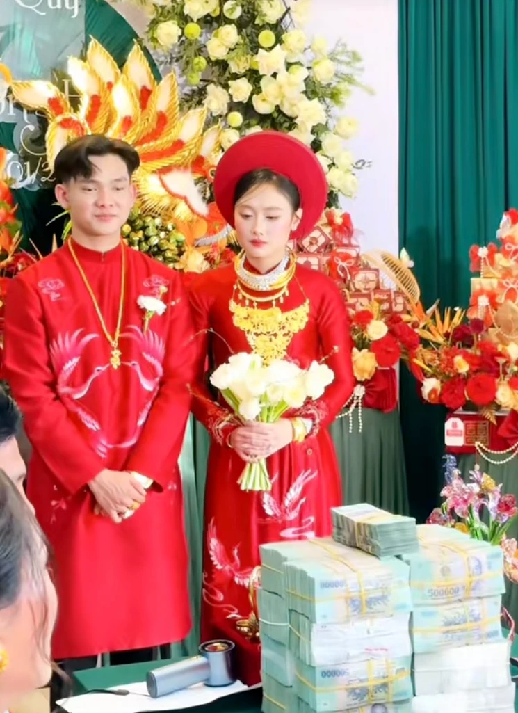 Cô dâu Tây Ninh lấy chồng Campuchia: Hoa cưới 300 triệu, bố chồng cho 1 tỷ tiền váy áo nhưng giá trị nhất là câu chốt hạ - Hình 11
