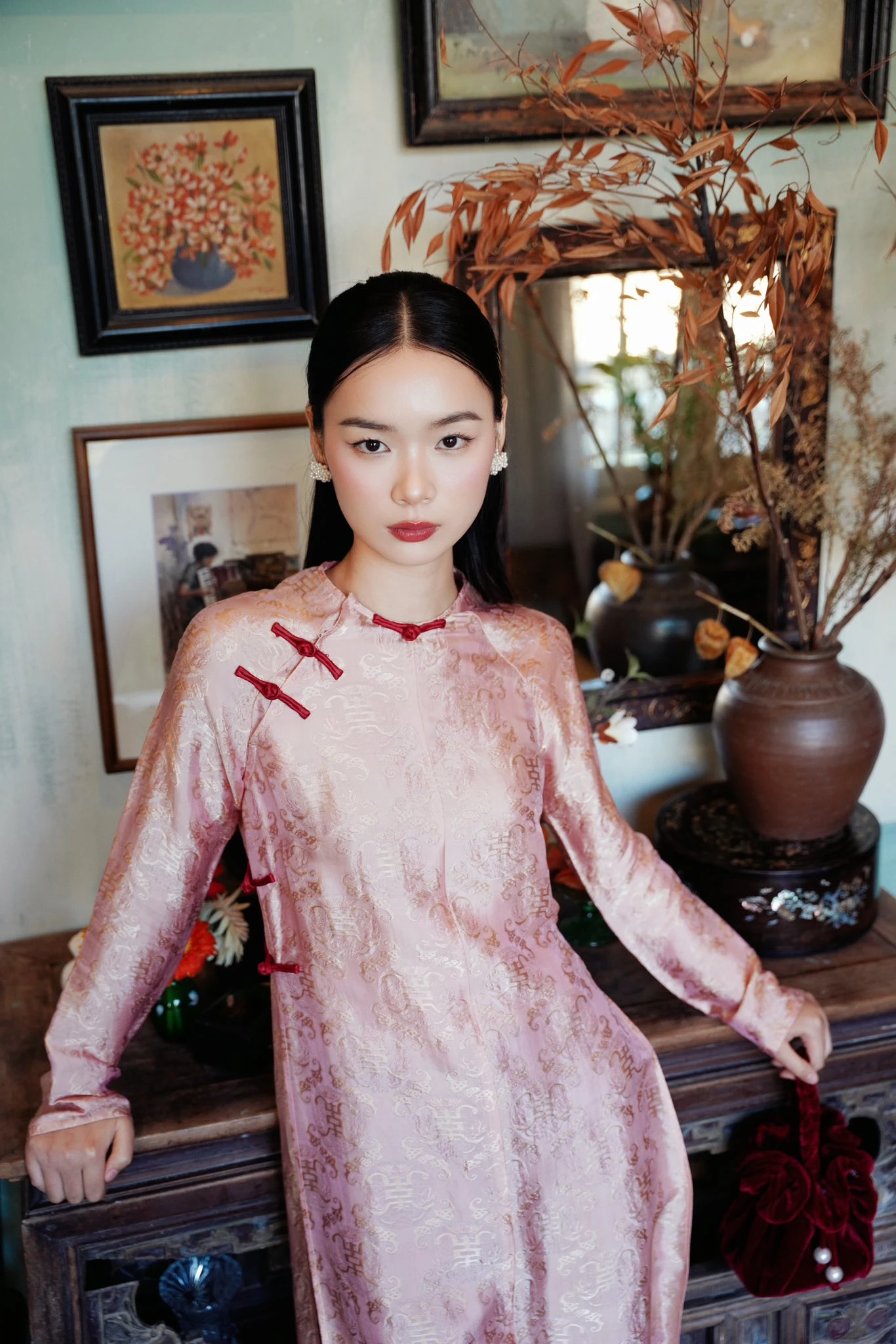 Bí quyết chọn phụ kiện cho áo dài thêm sang trọng, quý phái dịp tết 2026 - Hình 7