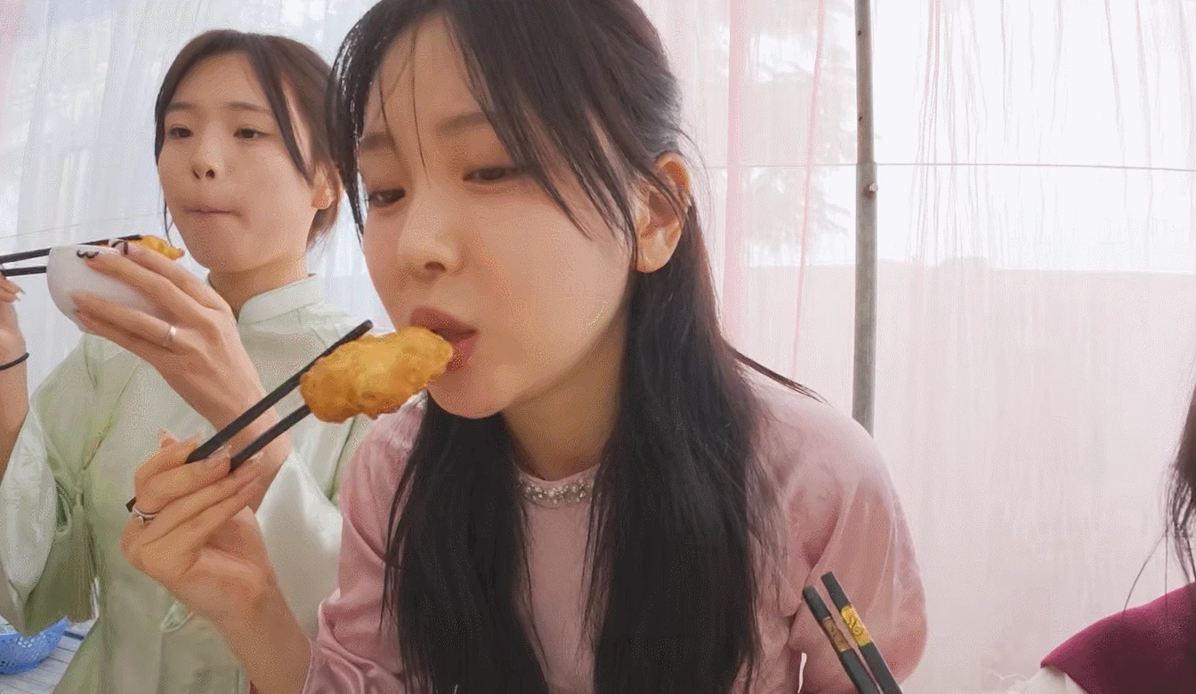 Cô gái Hàn dự đám cưới ở Quảng Ninh, bất ngờ trước mâm cỗ toàn đặc sản - Hình 6