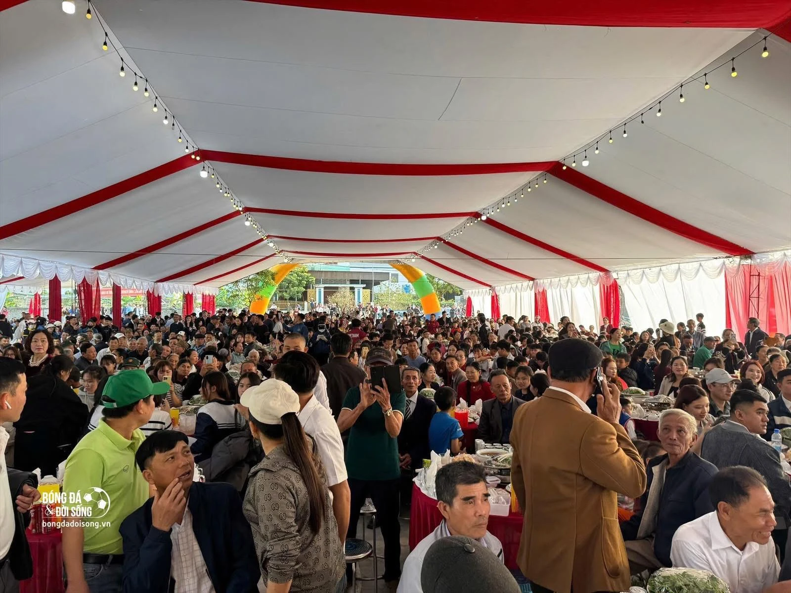 Báo Trung Quốc nói sốc khi VN đạt HCV đồng mà Đình Bắc lại đãi tiệc 180 mâm? - Hình 3