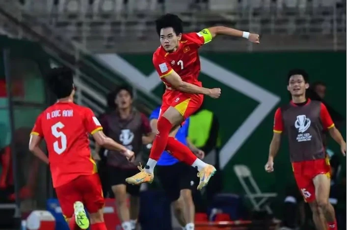 Báo Trung Quốc nói sốc khi VN đạt HCV đồng mà Đình Bắc lại đãi tiệc 180 mâm? - Hình 2