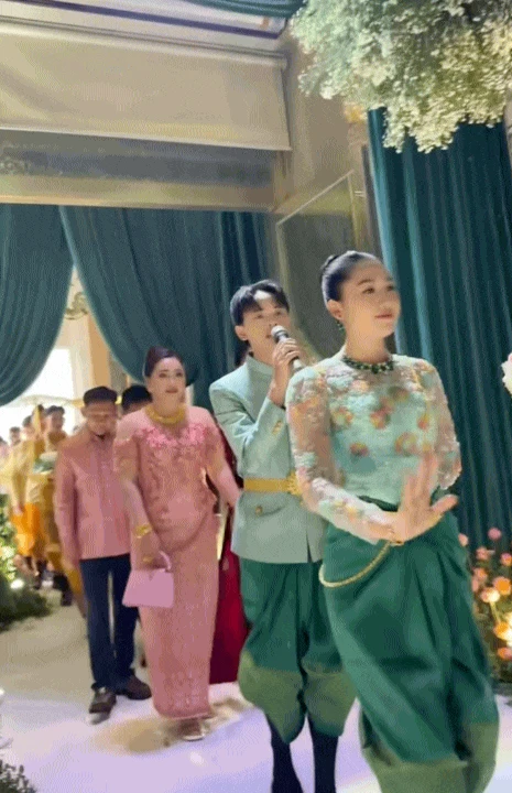 Cô dâu Tây Ninh tổ chức đám cưới ở Campuchia: Nhà trai chơi lớn cỡ này thì ai làm lại! - Hình 5